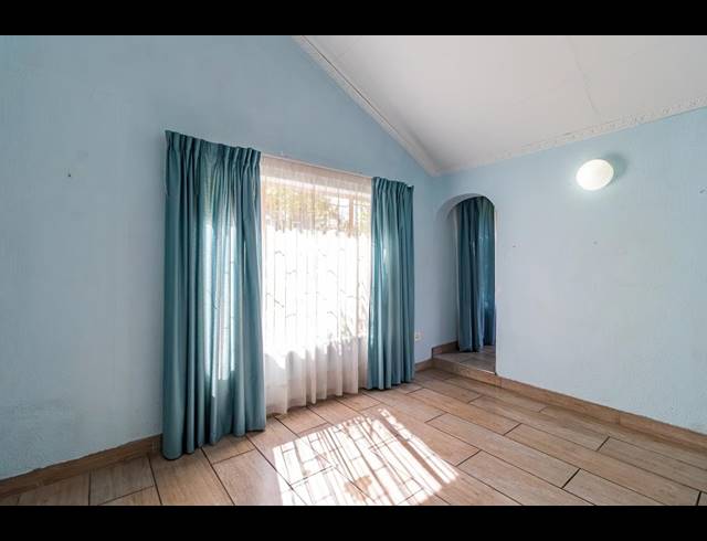 4 BEDROOM HOUSE FOR SALE IN VAN RIEBEECK PARK